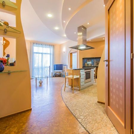 3-Room Apartments On Khreshchatyk. Building With Star Kiew Exterior foto