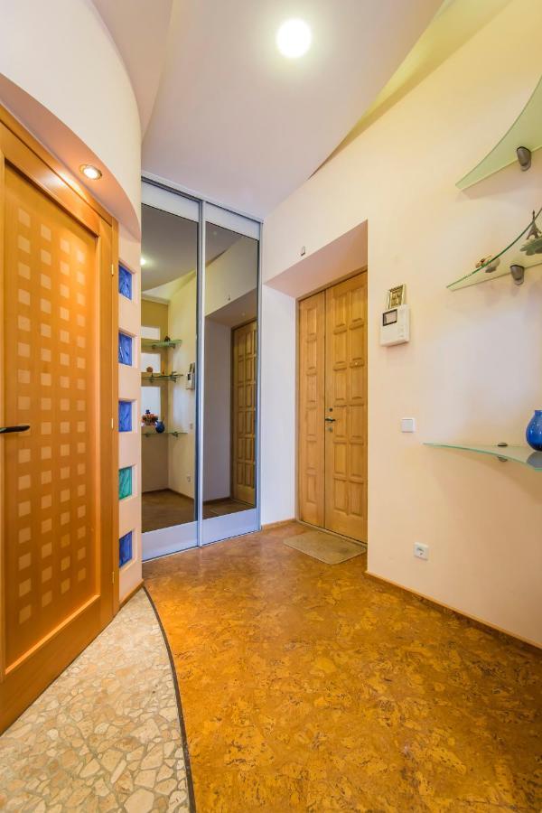 3-Room Apartments On Khreshchatyk. Building With Star Kiew Exterior foto