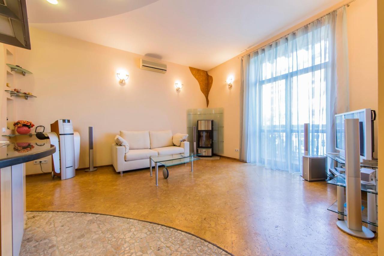 3-Room Apartments On Khreshchatyk. Building With Star Kiew Exterior foto