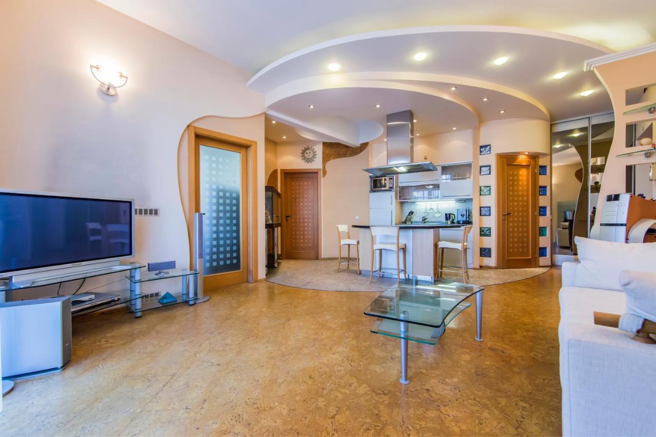 3-Room Apartments On Khreshchatyk. Building With Star Kiew Exterior foto