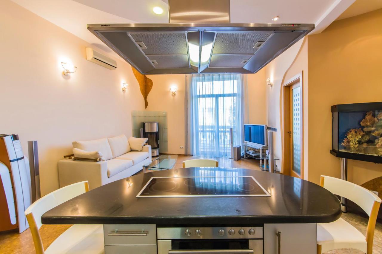 3-Room Apartments On Khreshchatyk. Building With Star Kiew Exterior foto