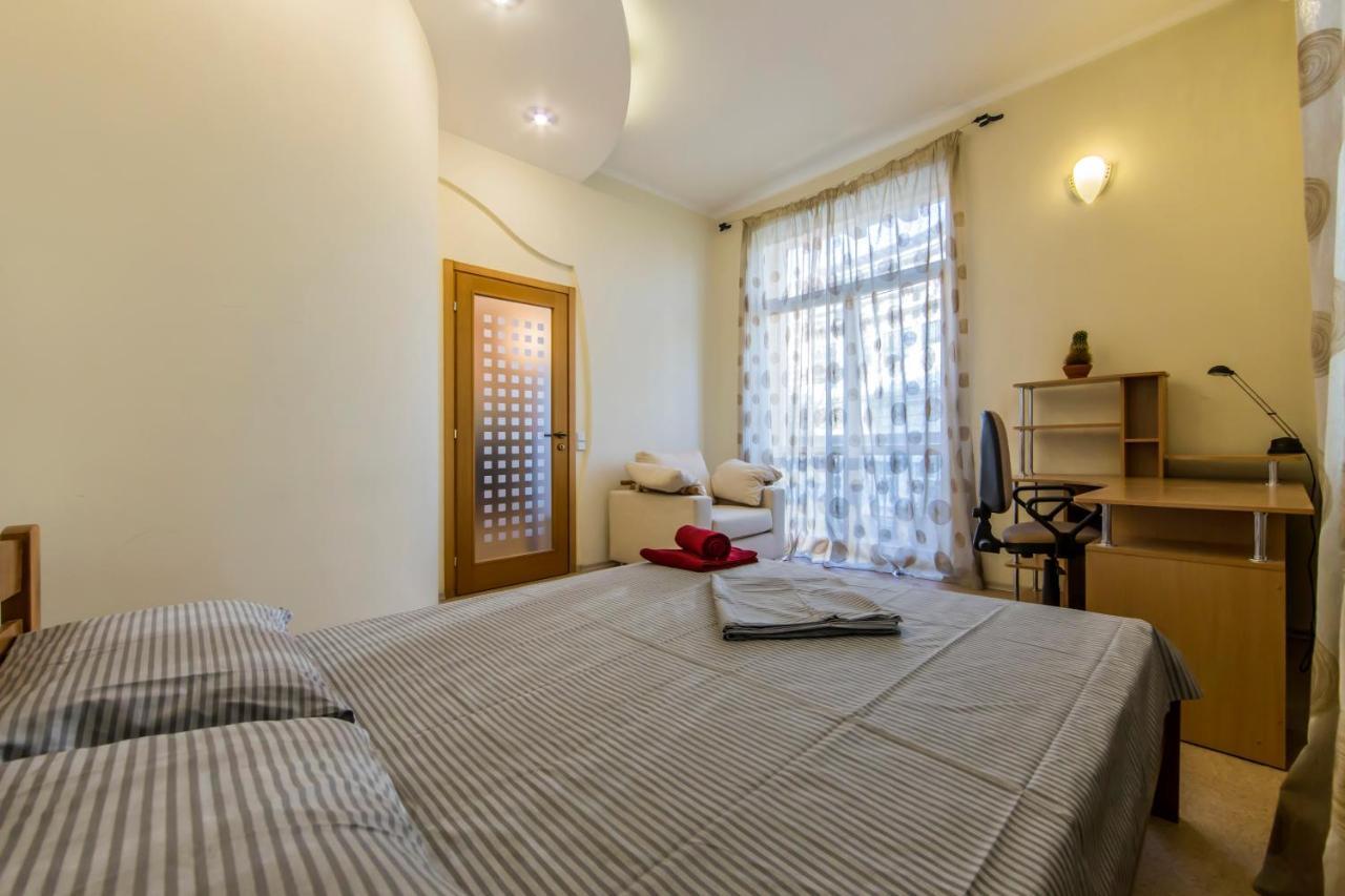 3-Room Apartments On Khreshchatyk. Building With Star Kiew Exterior foto