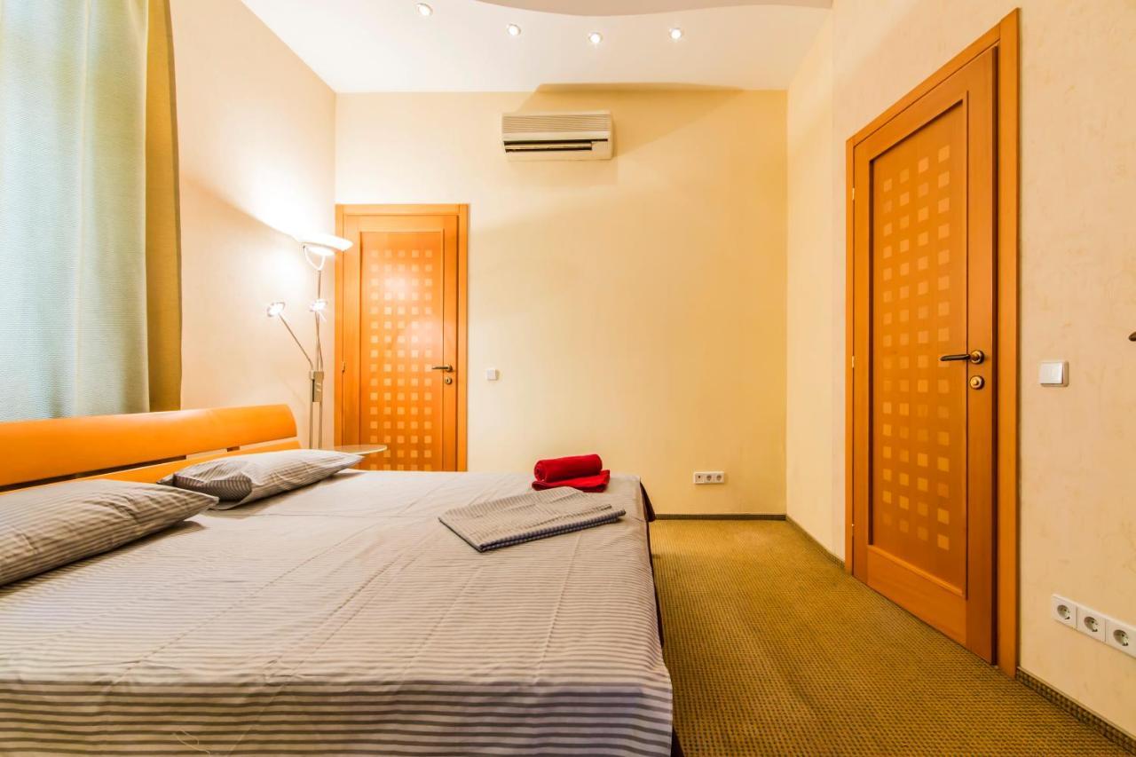 3-Room Apartments On Khreshchatyk. Building With Star Kiew Exterior foto