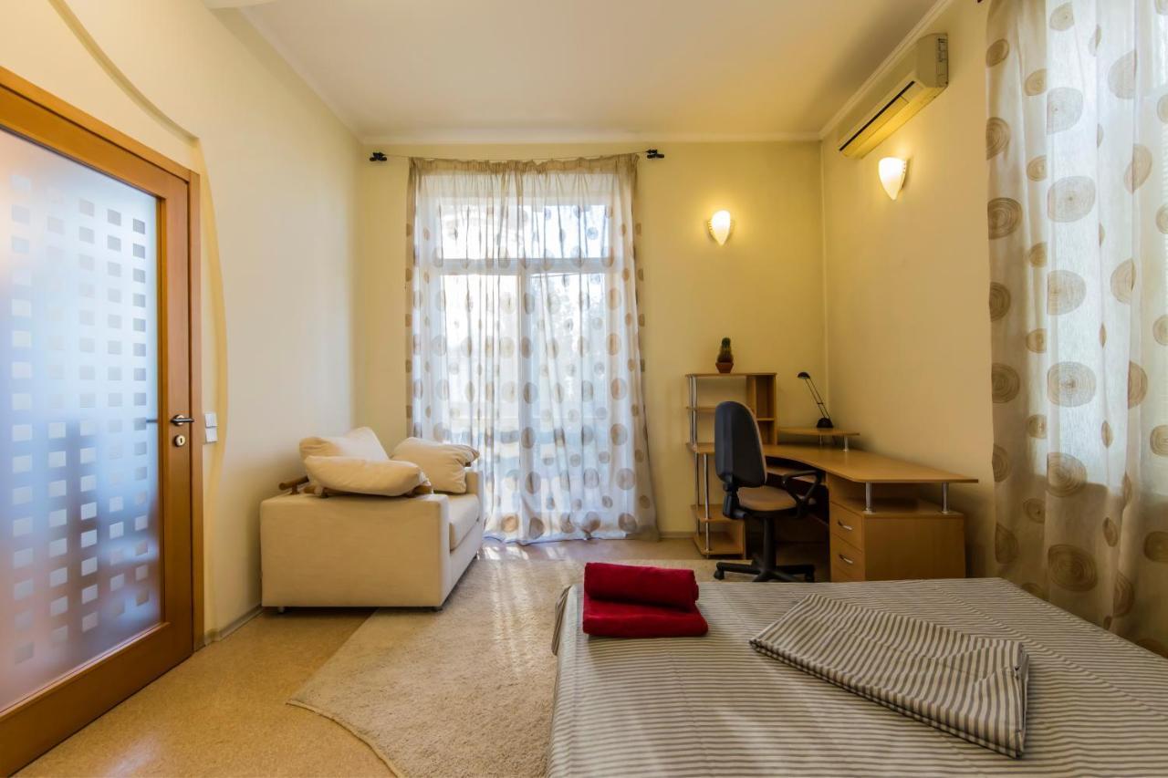 3-Room Apartments On Khreshchatyk. Building With Star Kiew Exterior foto