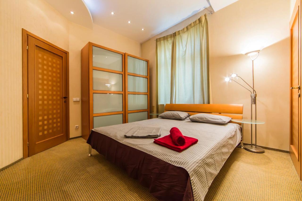 3-Room Apartments On Khreshchatyk. Building With Star Kiew Exterior foto