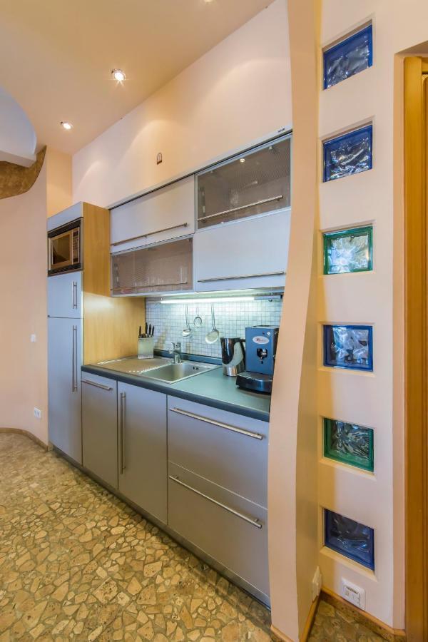 3-Room Apartments On Khreshchatyk. Building With Star Kiew Exterior foto