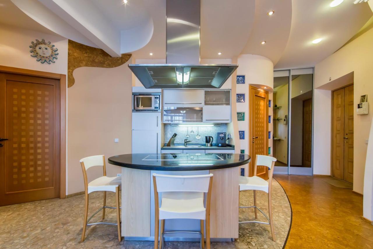 3-Room Apartments On Khreshchatyk. Building With Star Kiew Exterior foto
